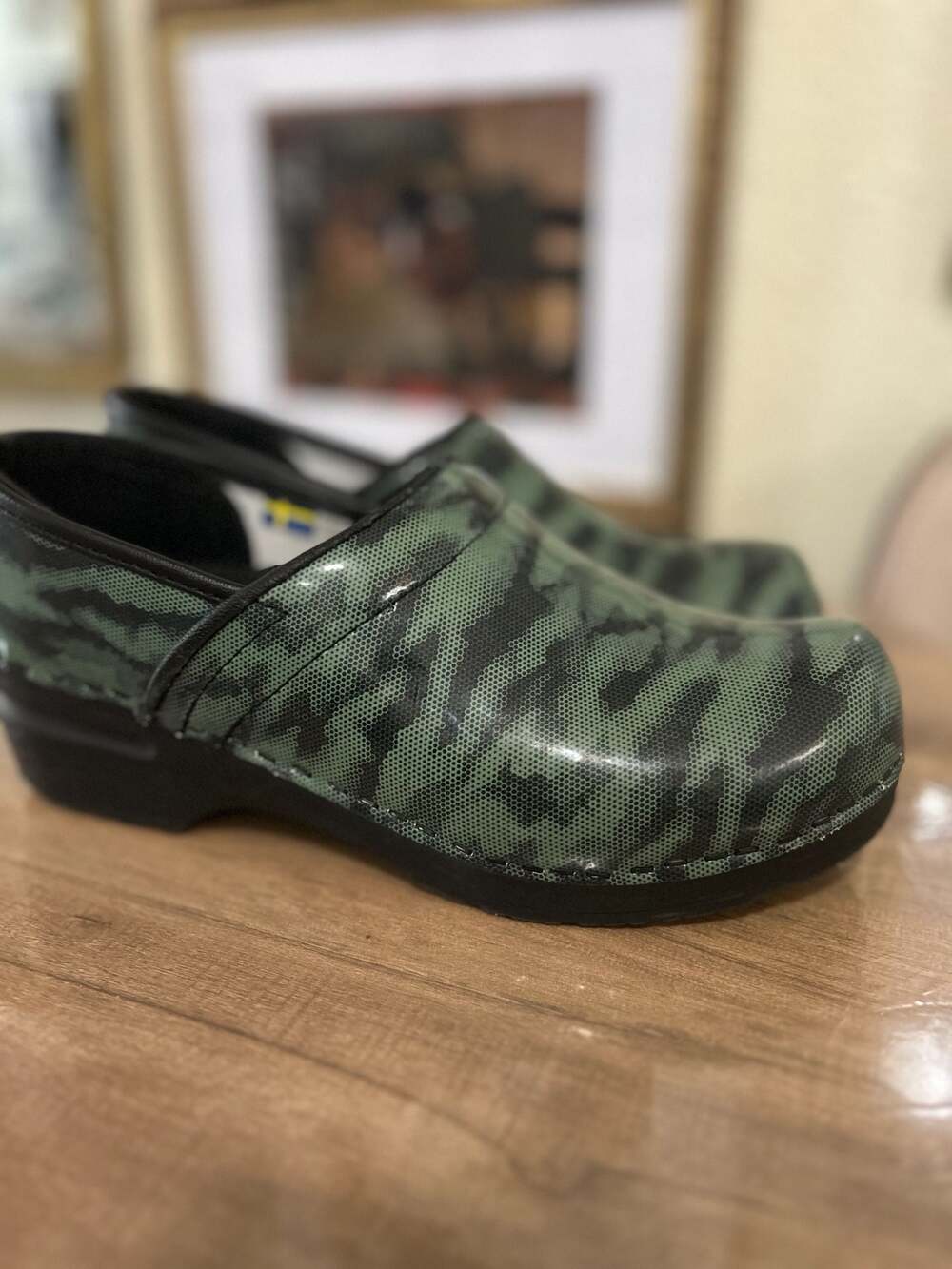 BJÖRK Swedish Comfort Clogs Shoes Womens Green Black Camo Pattern Size 38-39